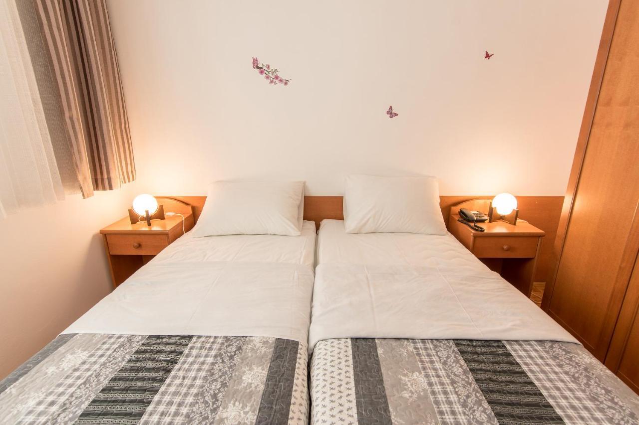 Hotel Barba Starigrad Exterior photo